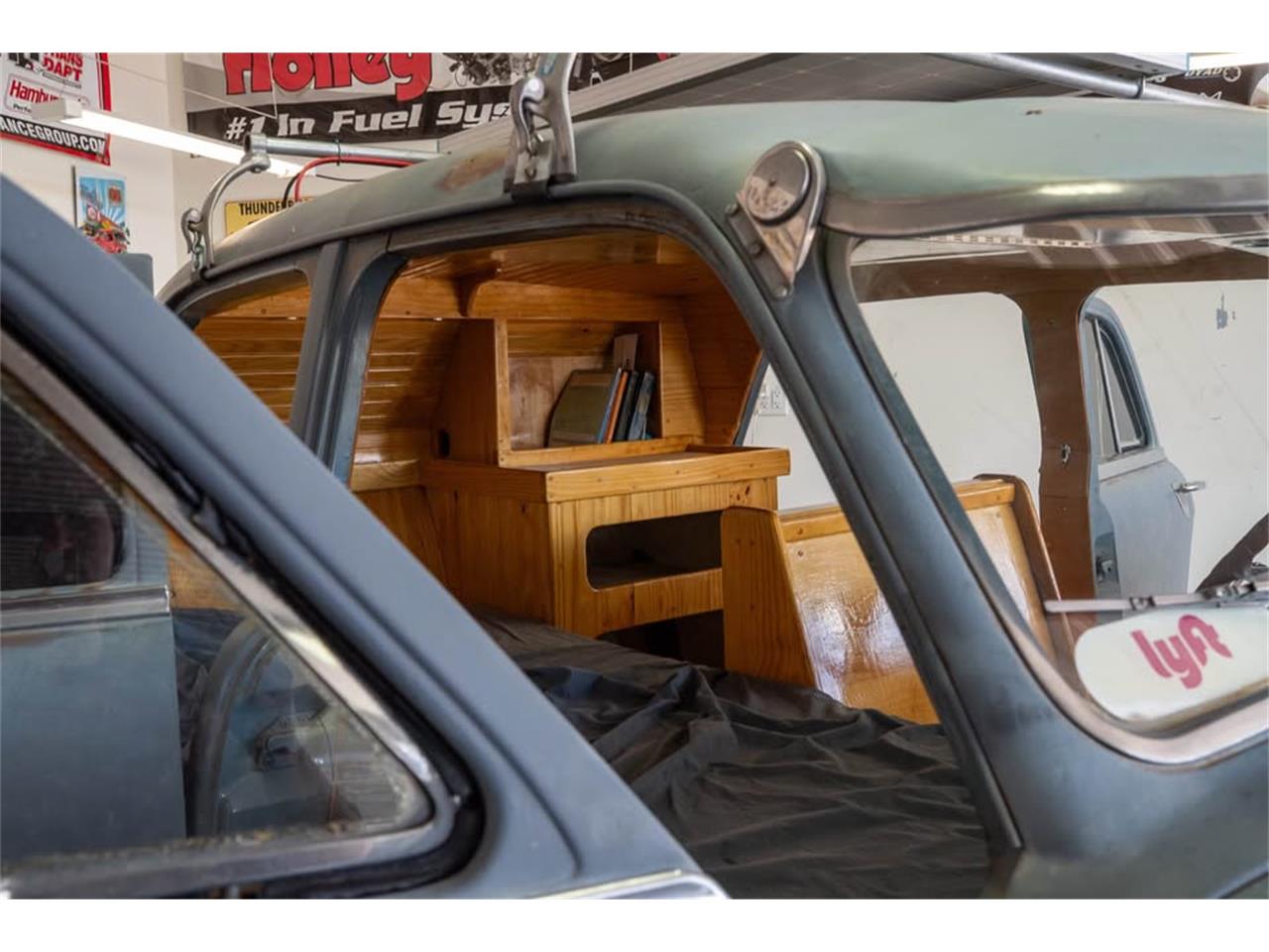 Chrysler-Windsor-1949-Grey-Patina-Woodgrain-2