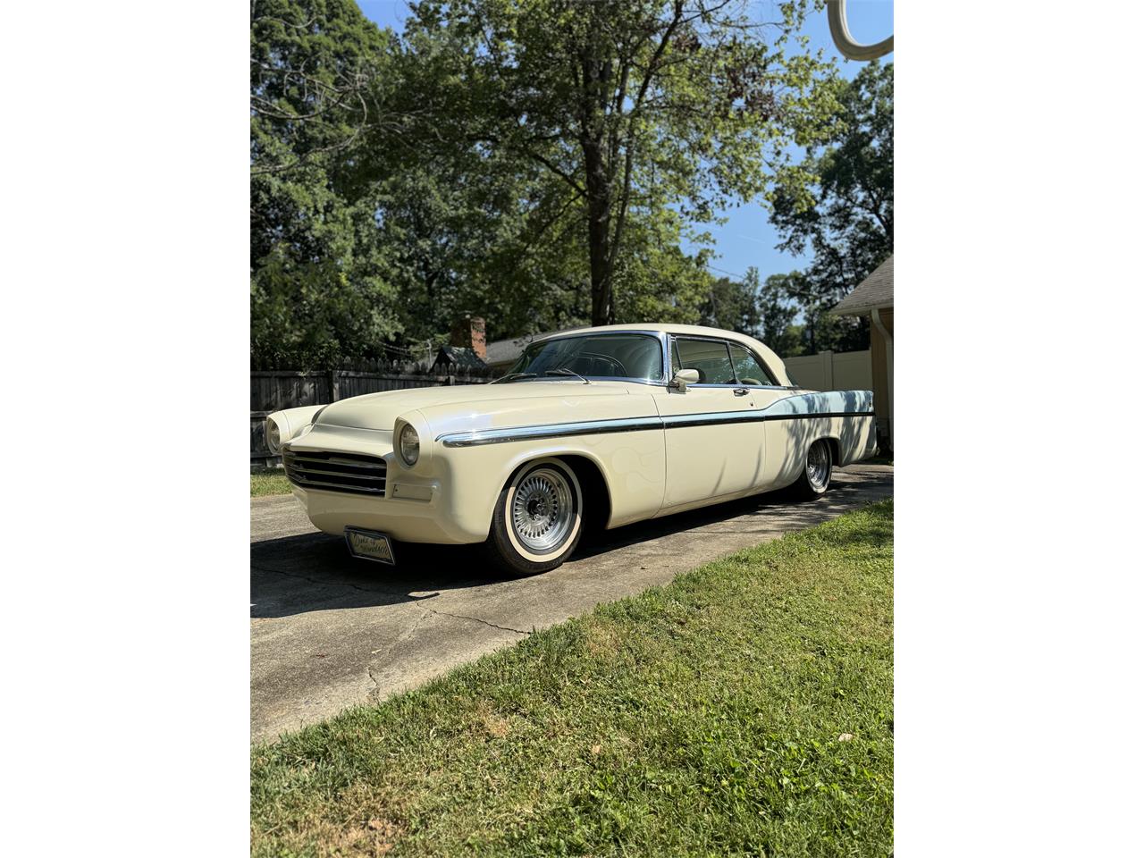 Chrysler-Windsor-1956-Pearl-Cream-and-blue-1