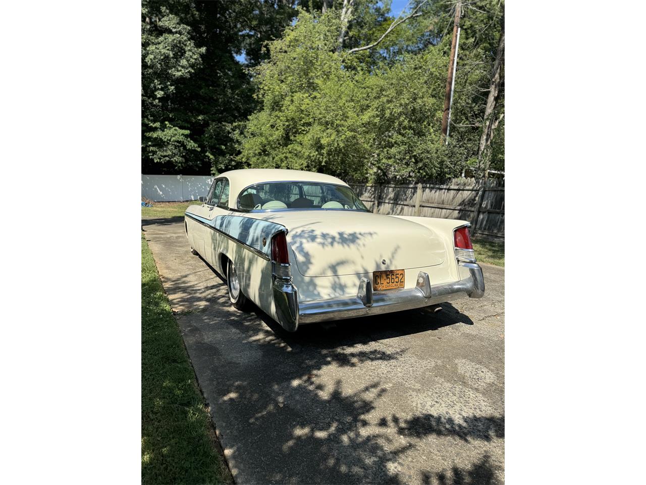 Chrysler-Windsor-1956-Pearl-Cream-and-blue-2