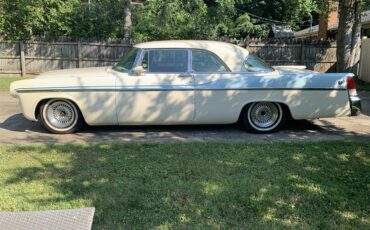 Chrysler-Windsor-1956-Pearl-Cream-and-blue