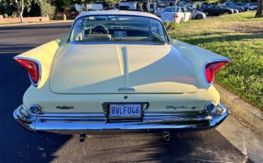 Chrysler-Windsor-1960-Yellow-amp-White-Black-amp-Gold-1