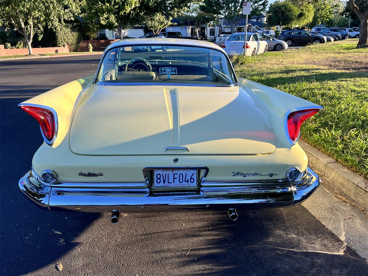 Chrysler-Windsor-1960-Yellow-amp-White-Black-amp-Gold-1