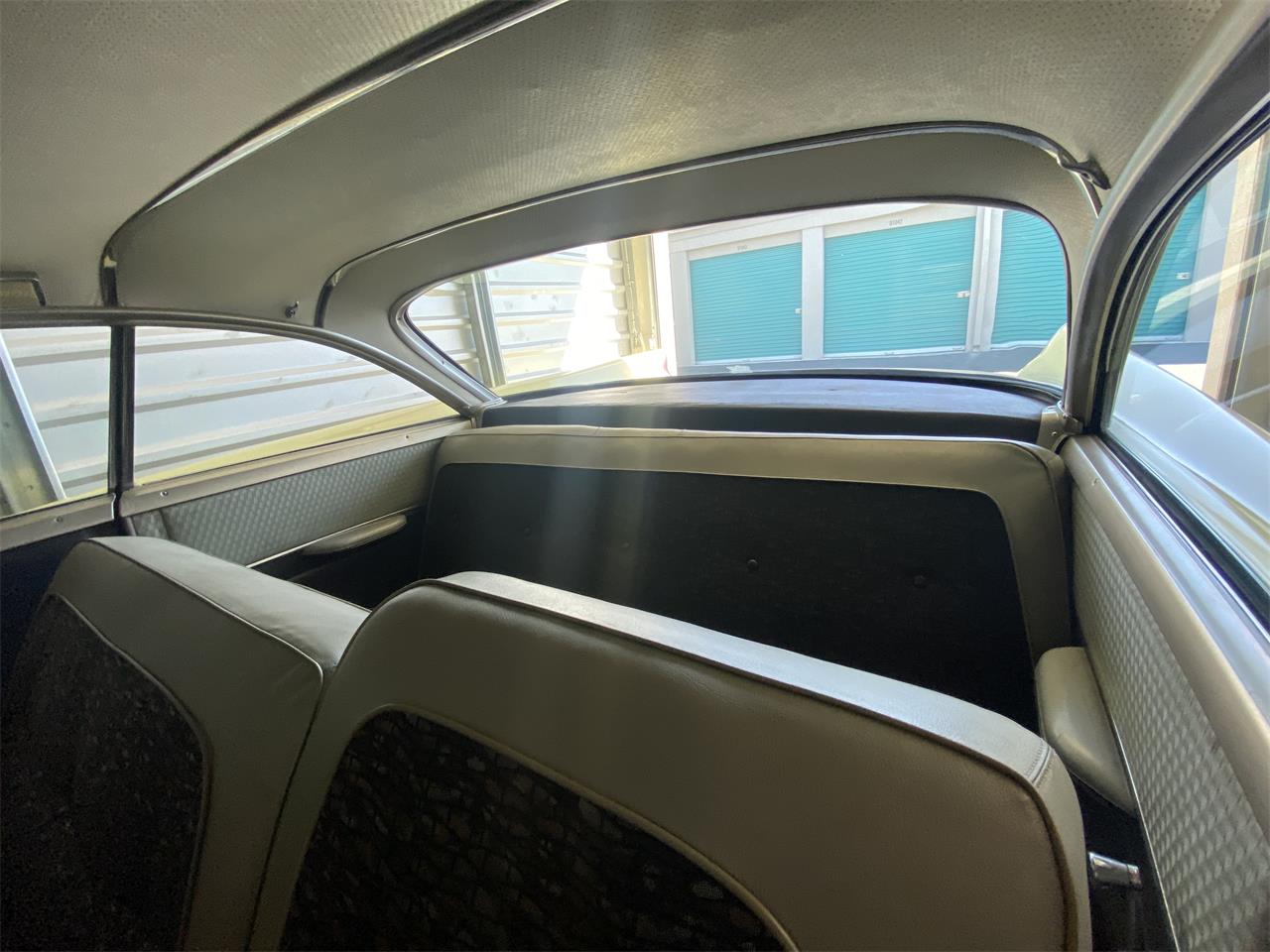 Chrysler-Windsor-1960-Yellow-amp-White-Black-amp-Gold-12