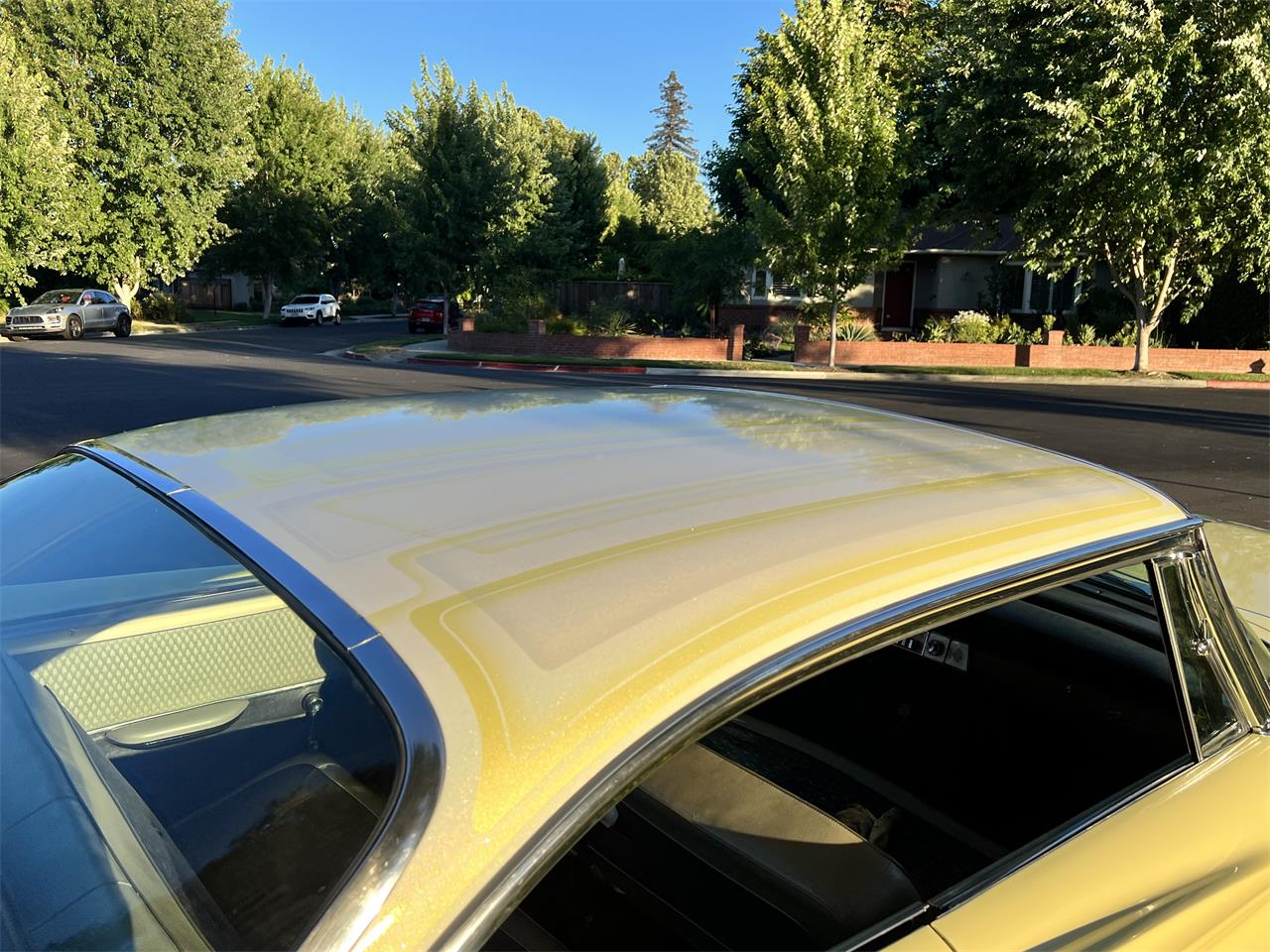 Chrysler-Windsor-1960-Yellow-amp-White-Black-amp-Gold-2