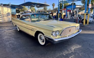 Chrysler-Windsor-1960-Yellow-amp-White-Black-amp-Gold-3