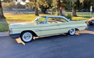 Chrysler-Windsor-1960-Yellow-amp-White-Black-amp-Gold