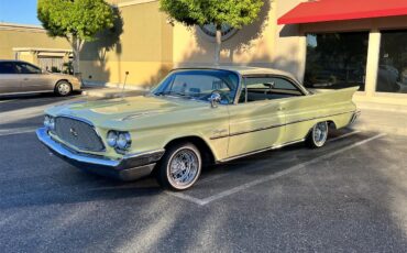 Chrysler-Windsor-1960-Yellow-amp-White-Black-amp-Gold-5