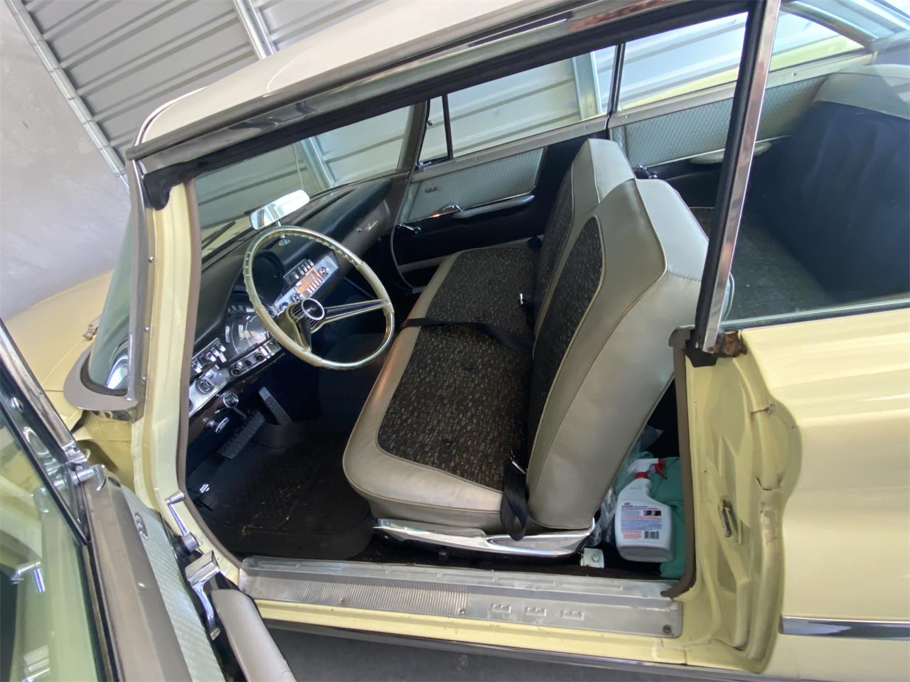 Chrysler-Windsor-1960-Yellow-amp-White-Black-amp-Gold-9