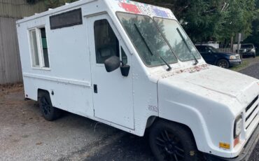 Chrysler-box-van-1989-white