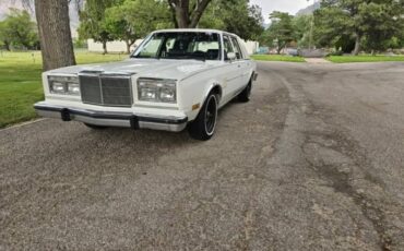Chrysler-diesel-1983-white-1