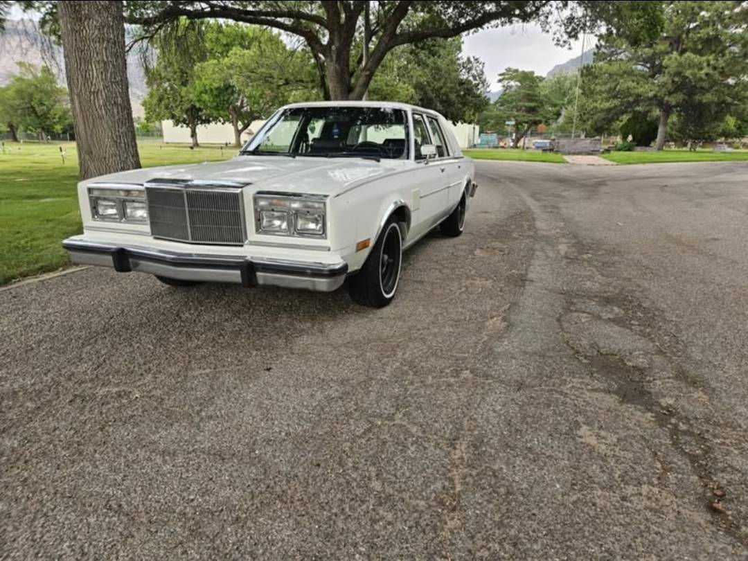 Chrysler-diesel-1983-white-1