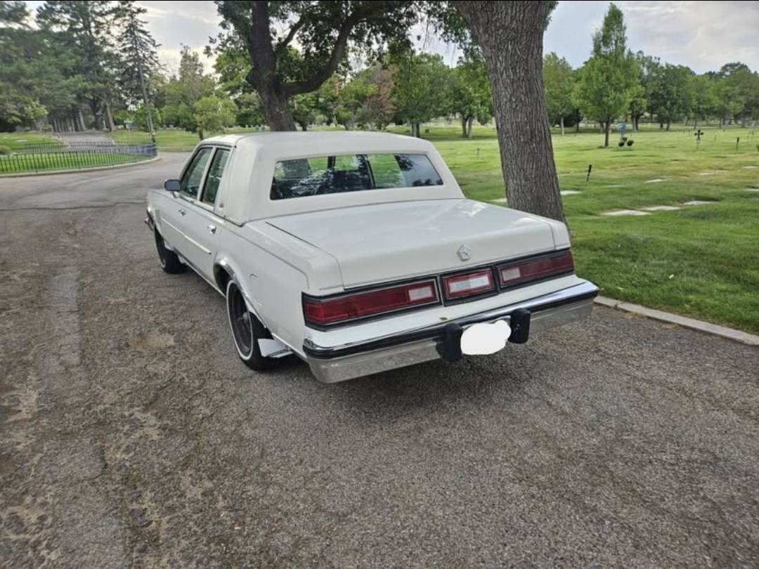 Chrysler-diesel-1983-white-13