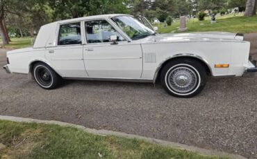 Chrysler-diesel-1983-white-3