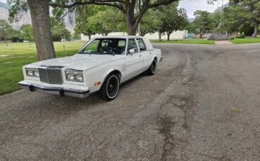 Chrysler-diesel-1983-white-4