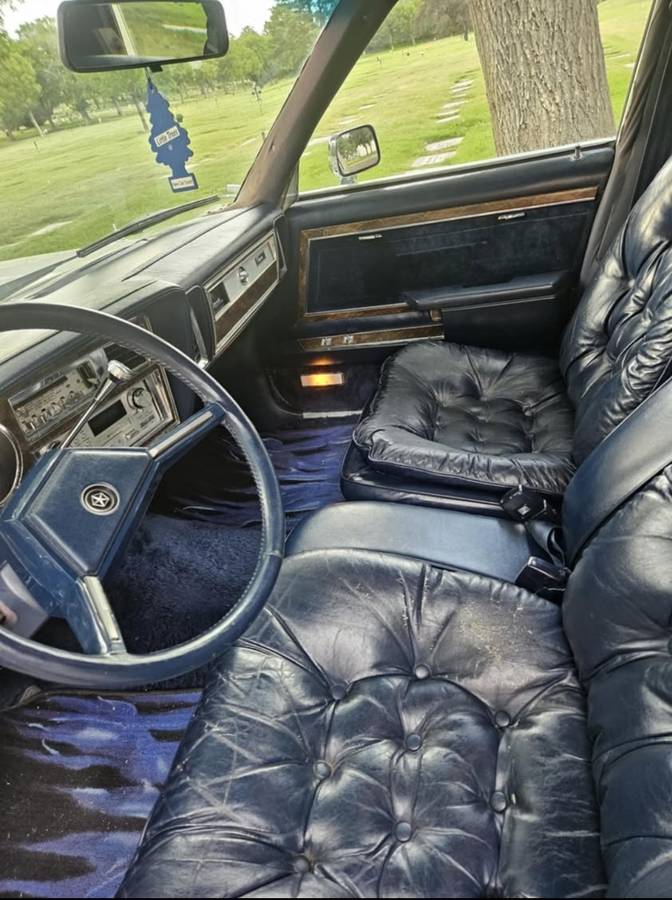 Chrysler-diesel-1983-white-7