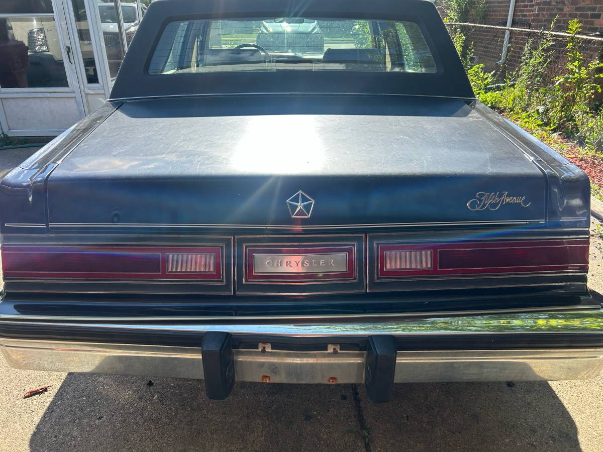 Chrysler-fifth-avenue-1987-black-9