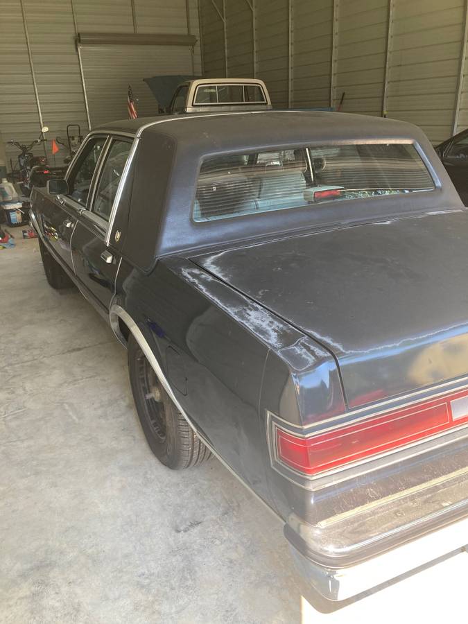 Chrysler-fifth-avenue-1988-black-4