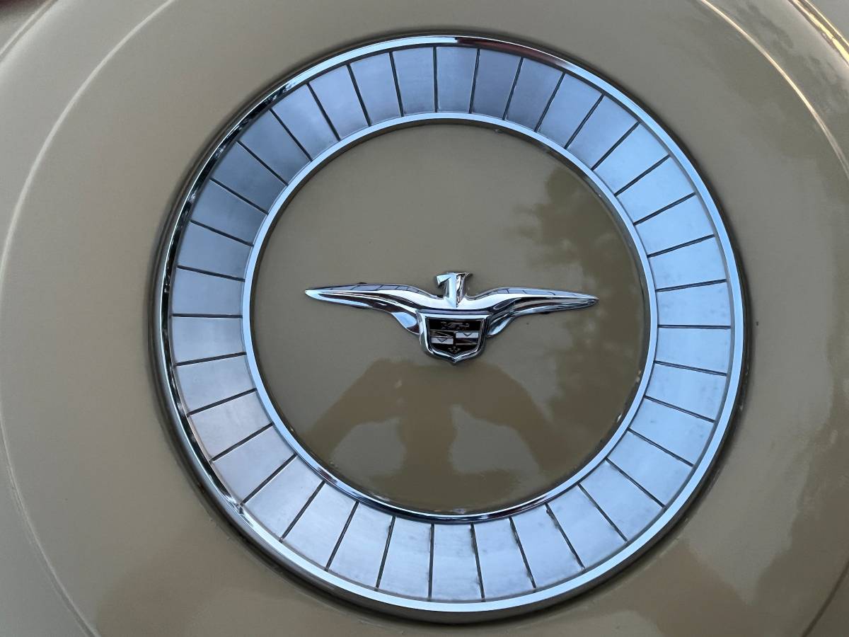 Chrysler-imperial-1958-yellow-1