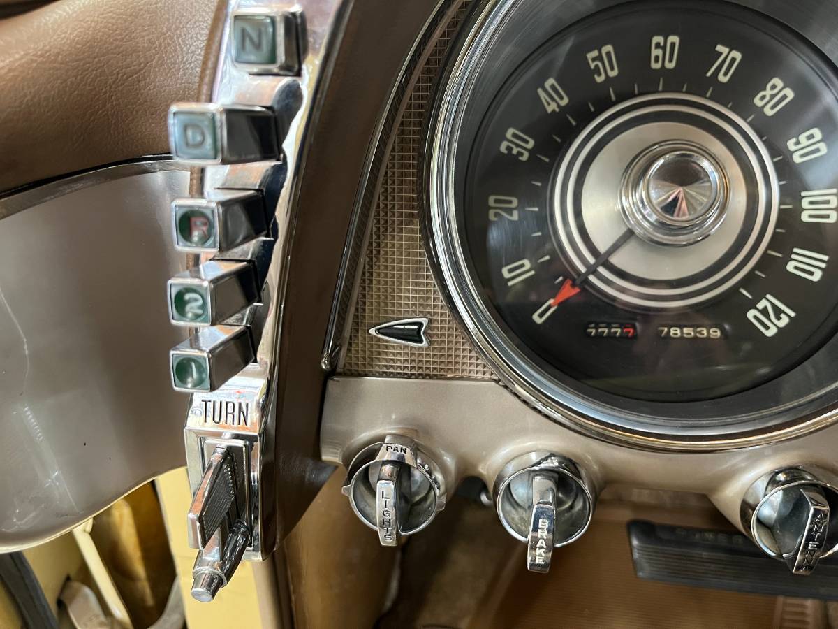 Chrysler-imperial-1958-yellow-15