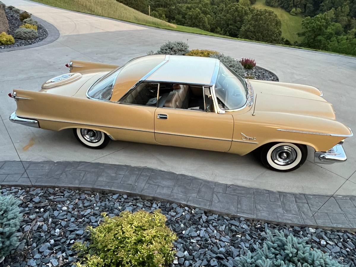 Chrysler-imperial-1958-yellow-2