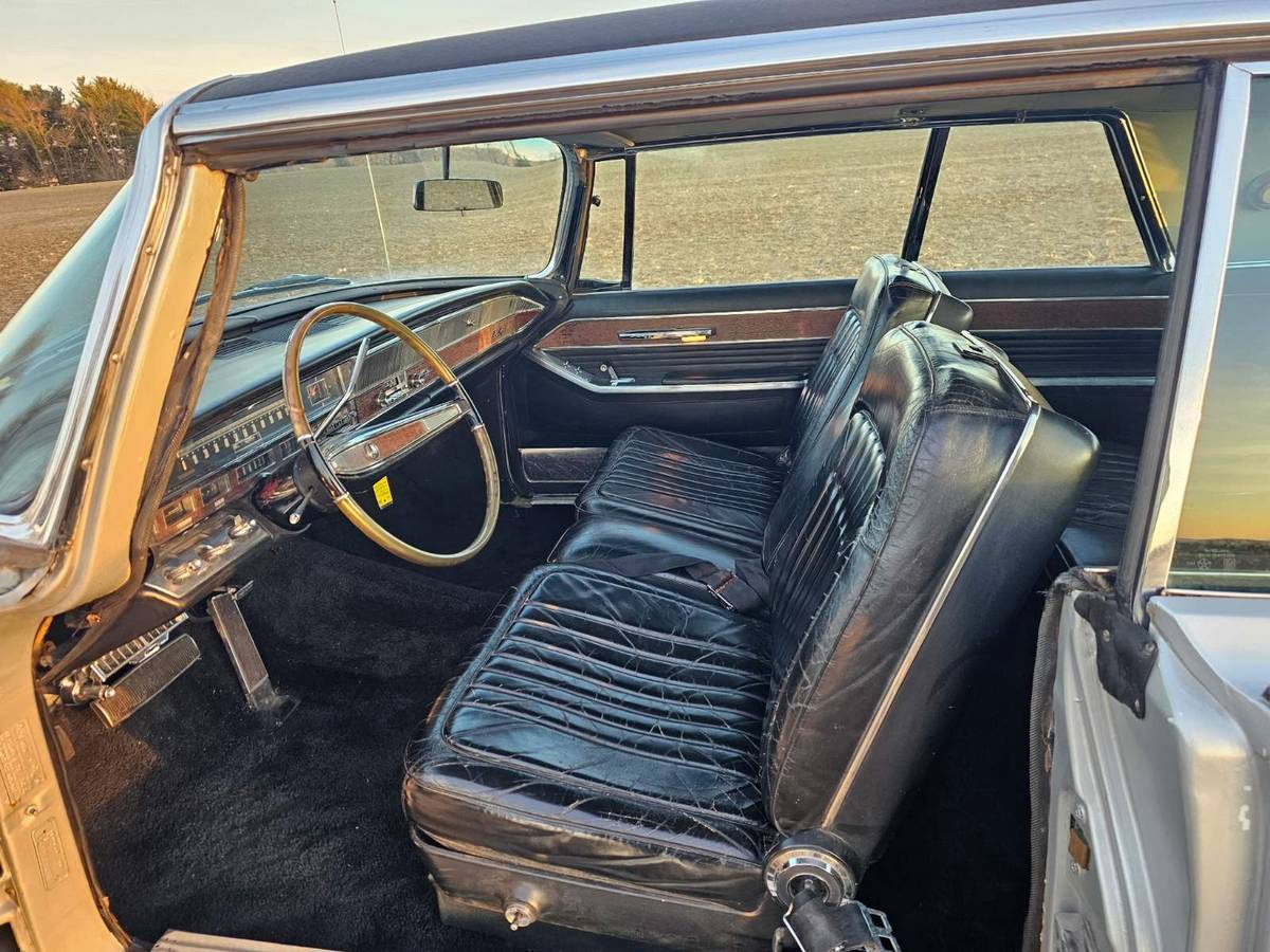 Chrysler-imperial-crown-coupe-1965-silver-4