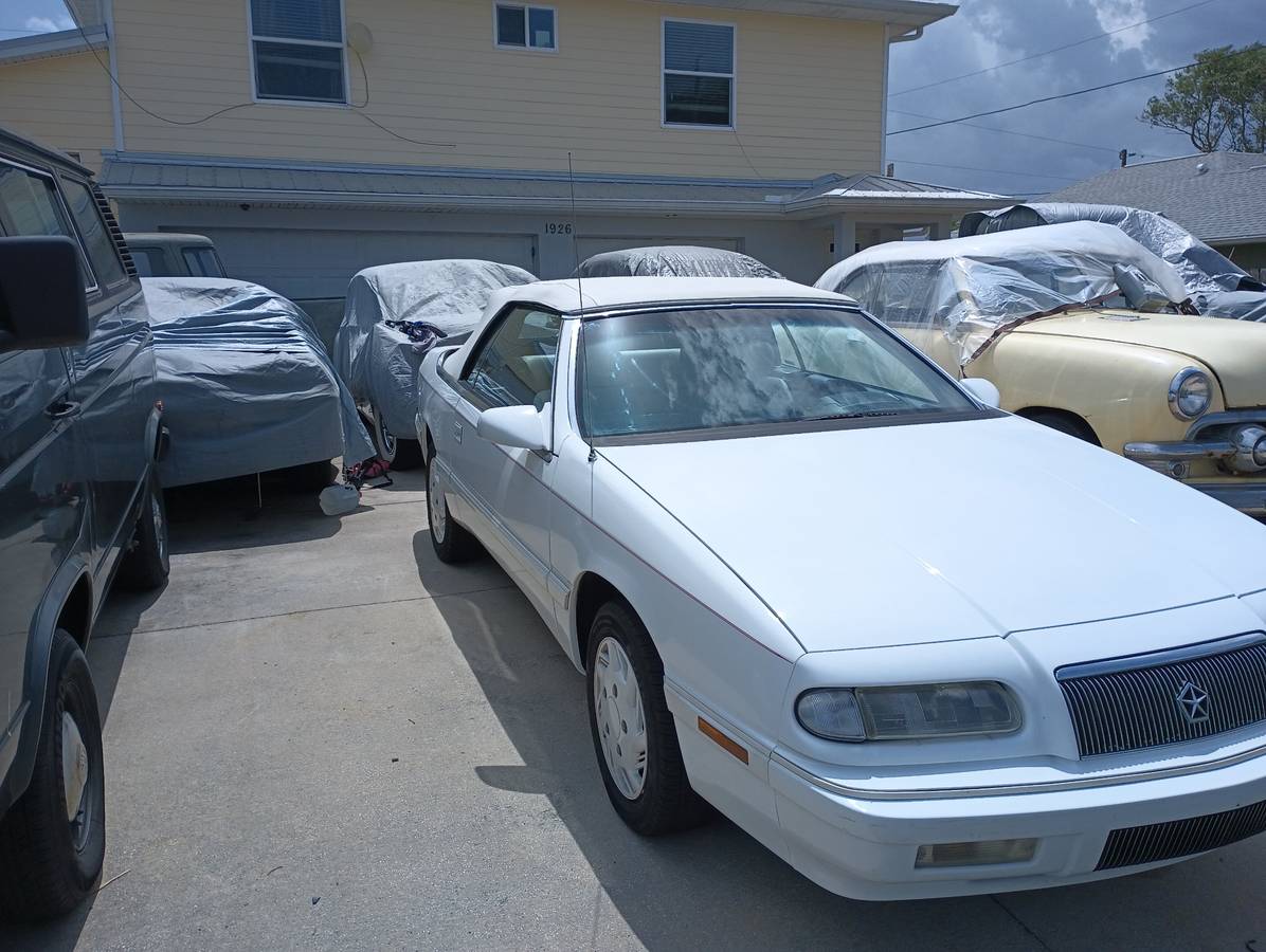 Chrysler-la-baron-1995-white
