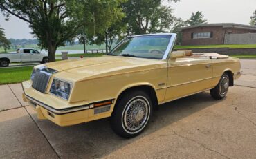 Chrysler-lebaron-1985-yellow-1