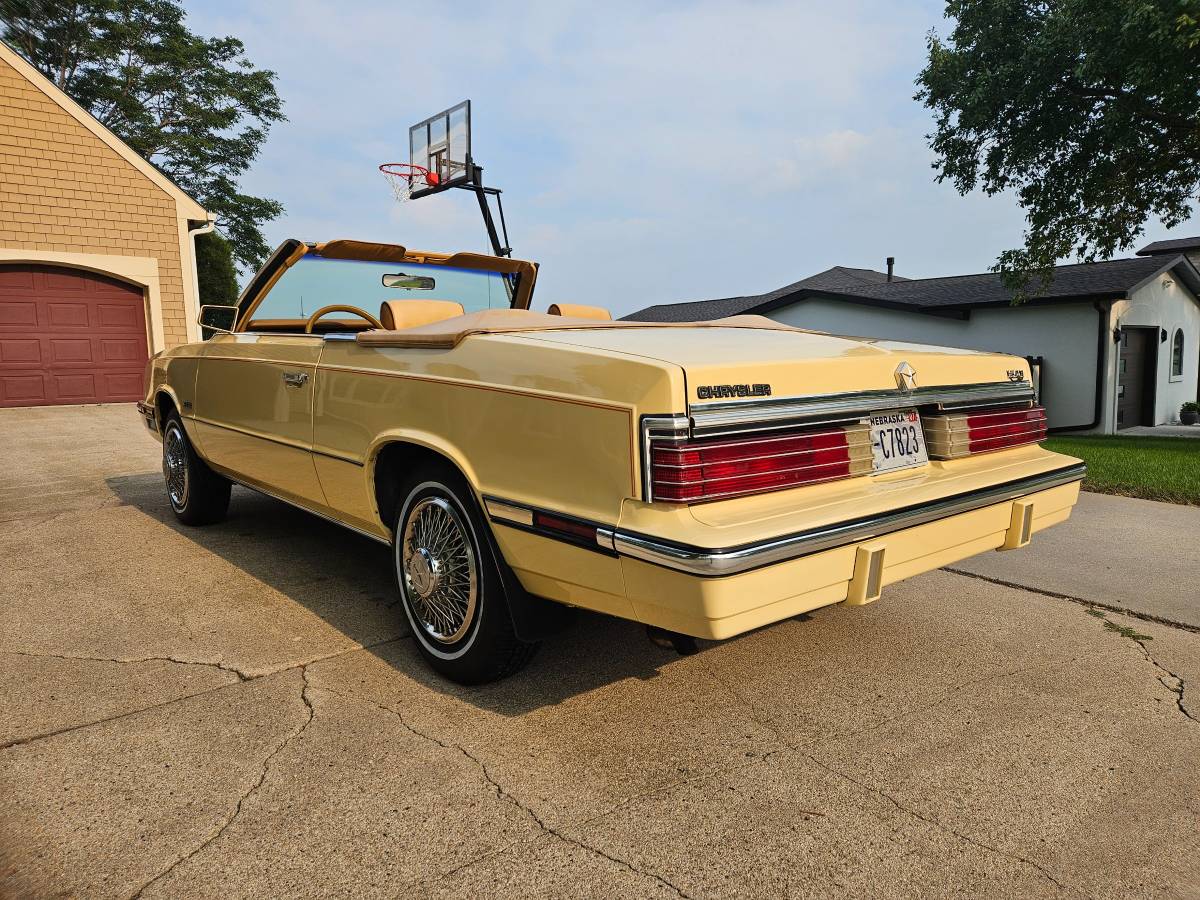 Chrysler-lebaron-1985-yellow-2