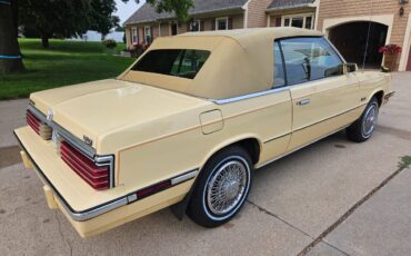 Chrysler-lebaron-1985-yellow-3