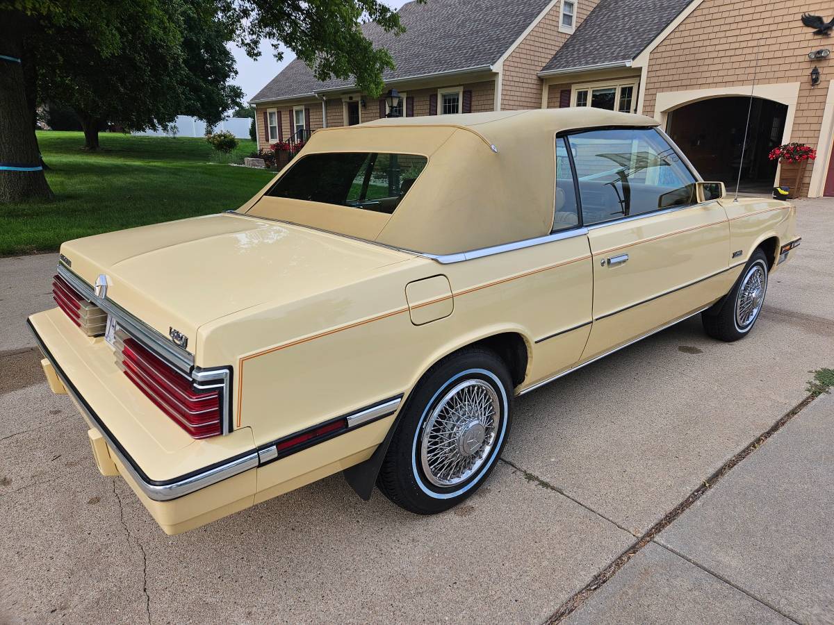 Chrysler-lebaron-1985-yellow-3