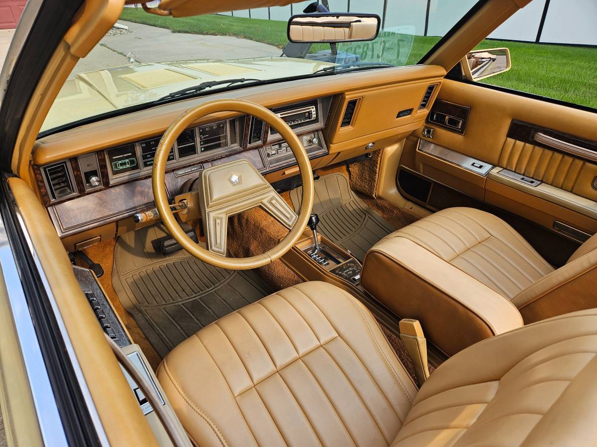 Chrysler-lebaron-1985-yellow-4