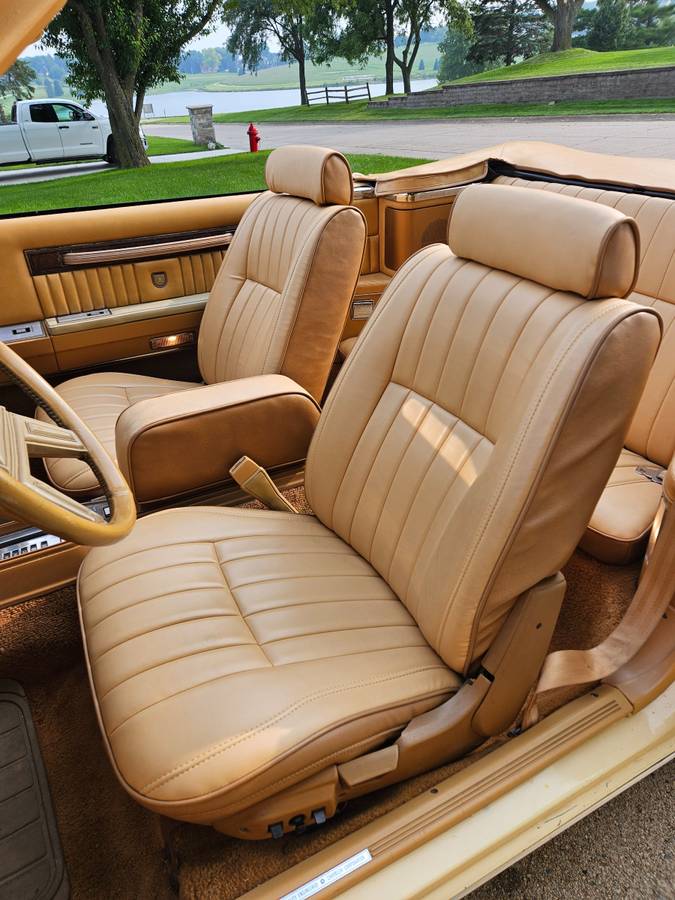 Chrysler-lebaron-1985-yellow-5
