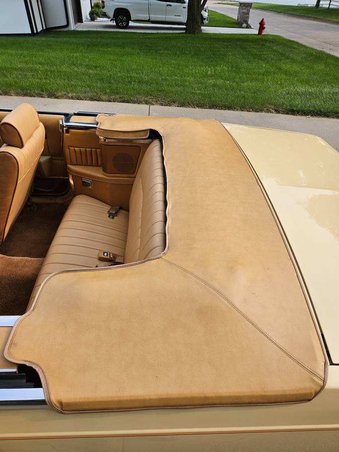 Chrysler-lebaron-1985-yellow-7