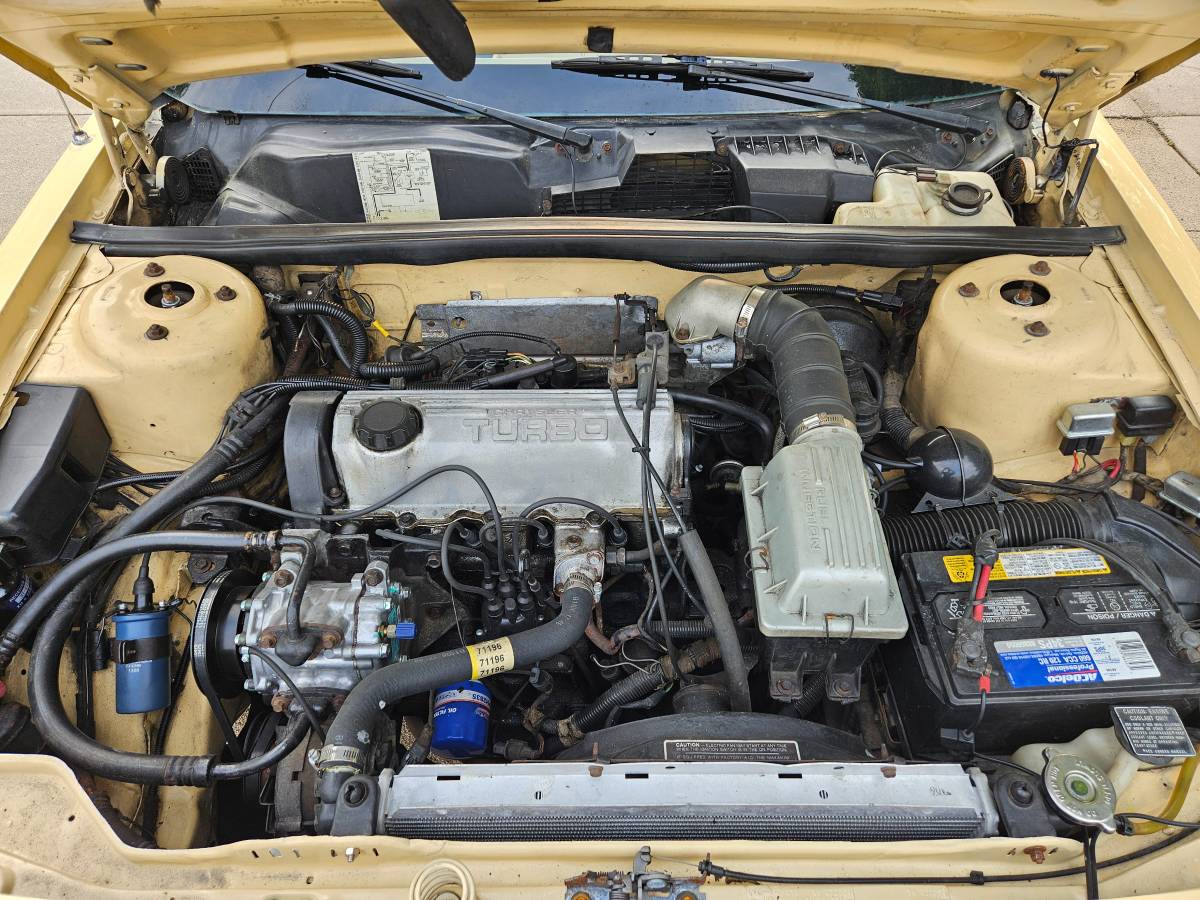 Chrysler-lebaron-1985-yellow-9