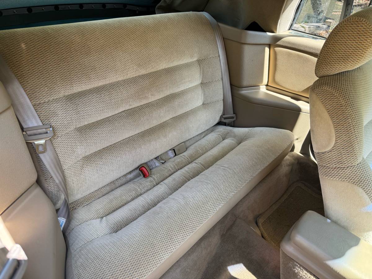 Chrysler-lebaron-gtc-1994-green-15