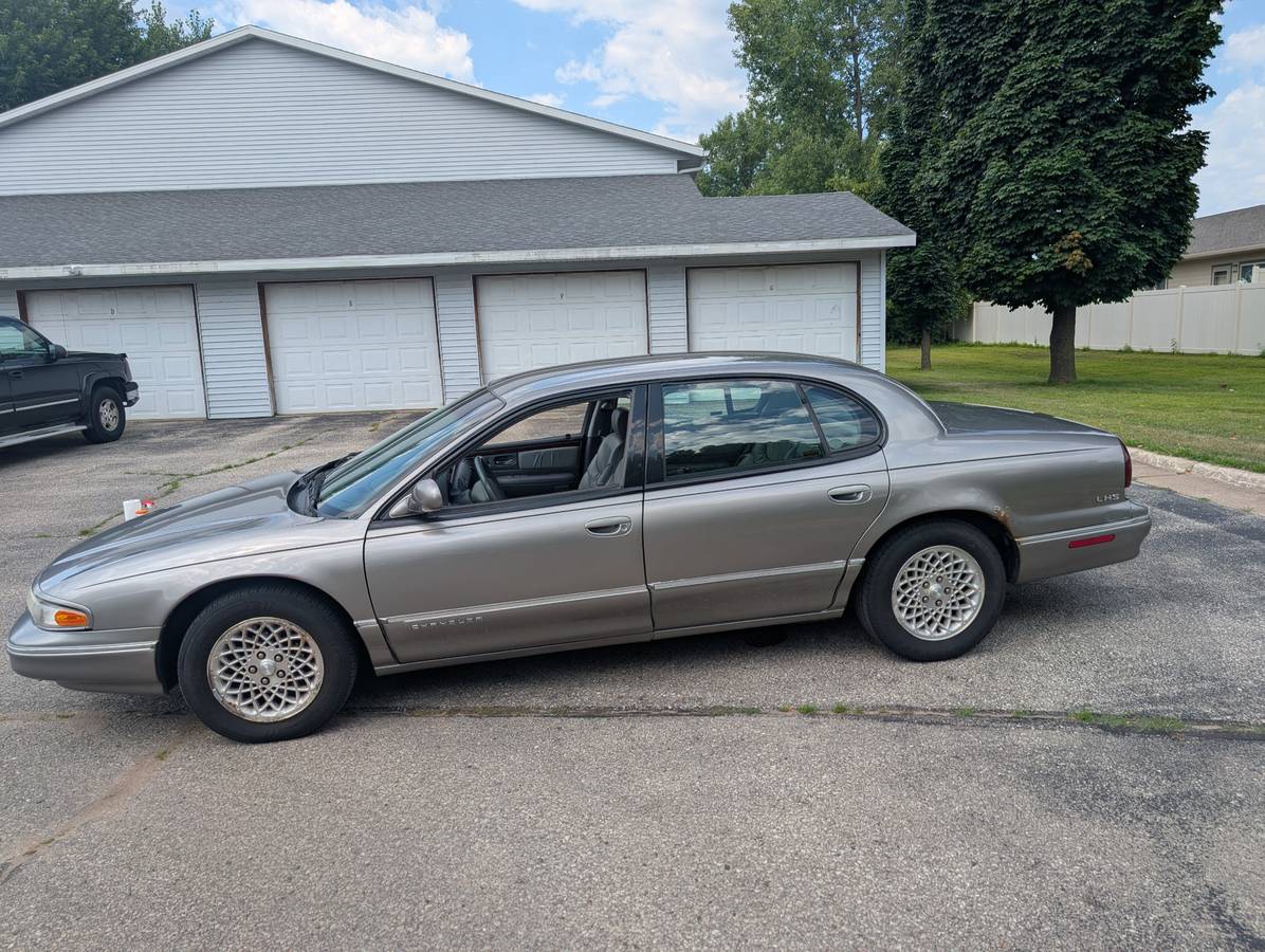 Chrysler-lhs-1994-brown-1