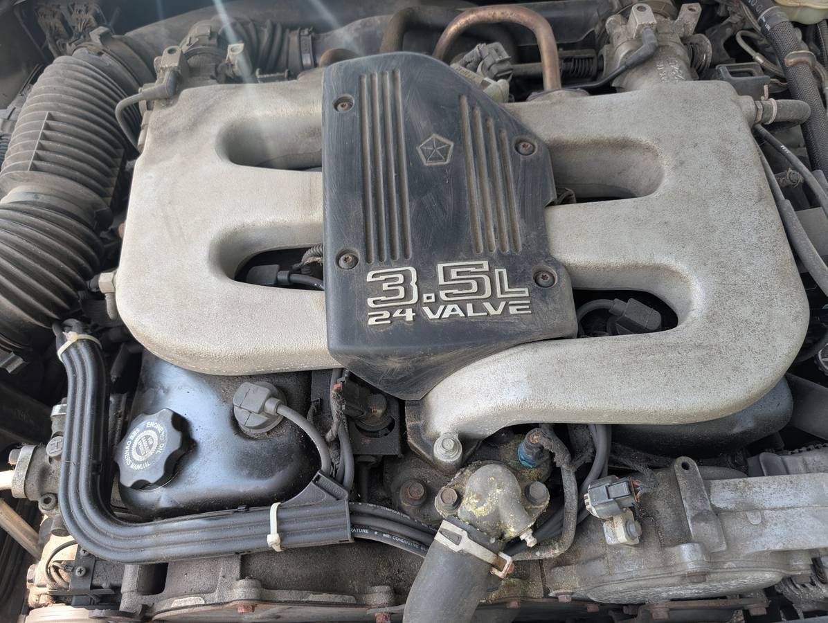Chrysler-lhs-1994-brown-11