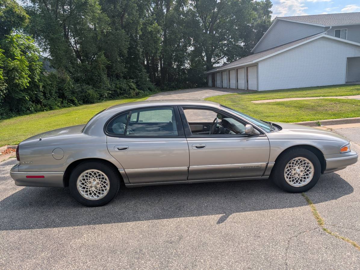 Chrysler-lhs-1994-brown-3