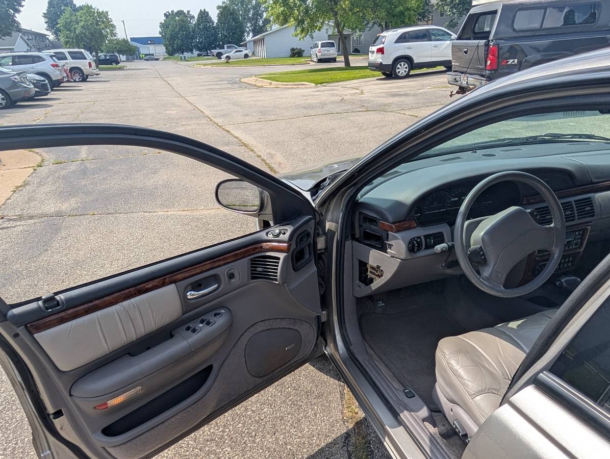 Chrysler-lhs-1994-brown-5