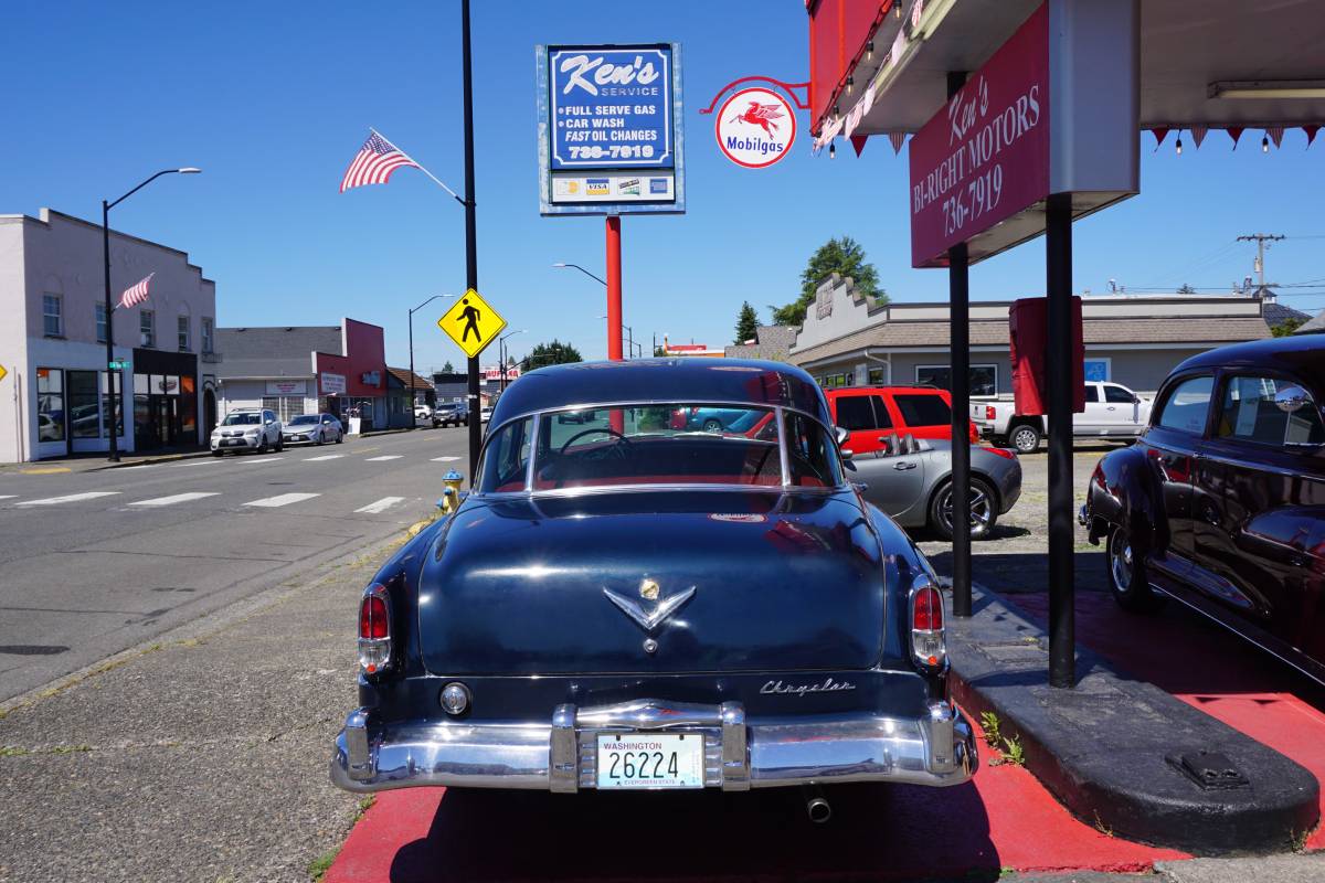 Chrysler-new-yorker-1953-blue-10