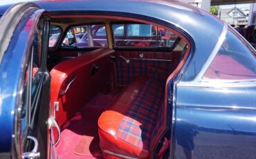 Chrysler-new-yorker-1953-blue-12