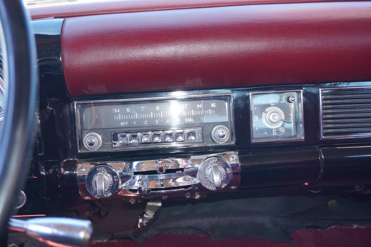 Chrysler-new-yorker-1953-blue-16