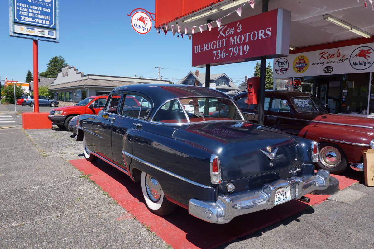 Chrysler-new-yorker-1953-blue-19