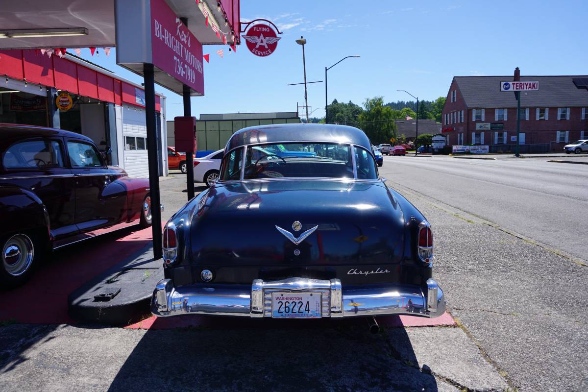 Chrysler-new-yorker-1953-blue-2