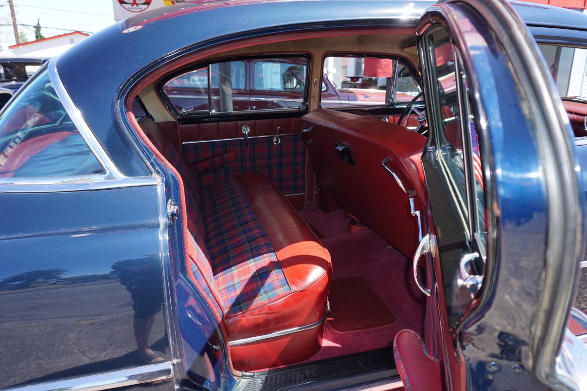 Chrysler-new-yorker-1953-blue-3