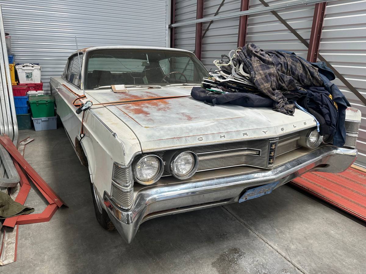 Chrysler-new-yorker-1967-white-1