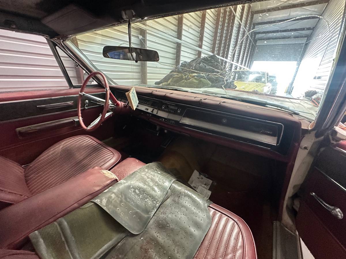 Chrysler-new-yorker-1967-white-12