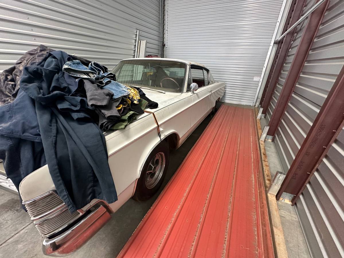 Chrysler-new-yorker-1967-white-13