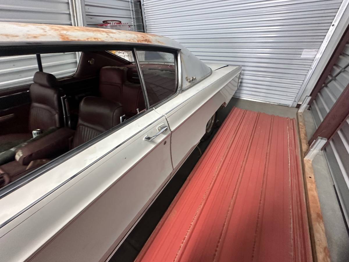 Chrysler-new-yorker-1967-white-15