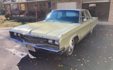 Chrysler-new-yorker-1968-green-2
